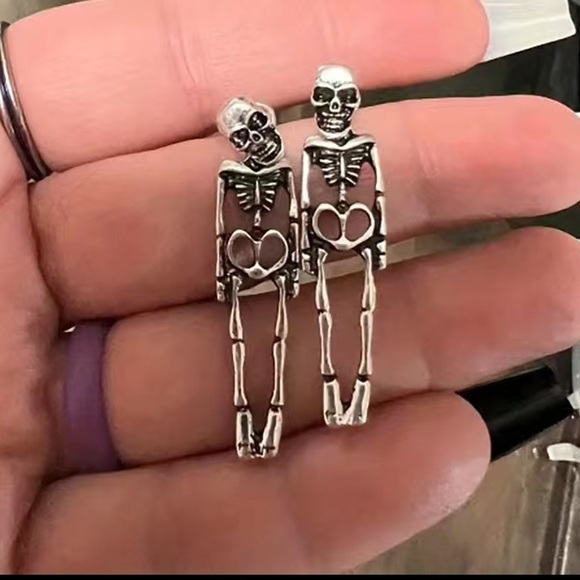 Skeleton Dangling Earrings - Picture 4 of 4